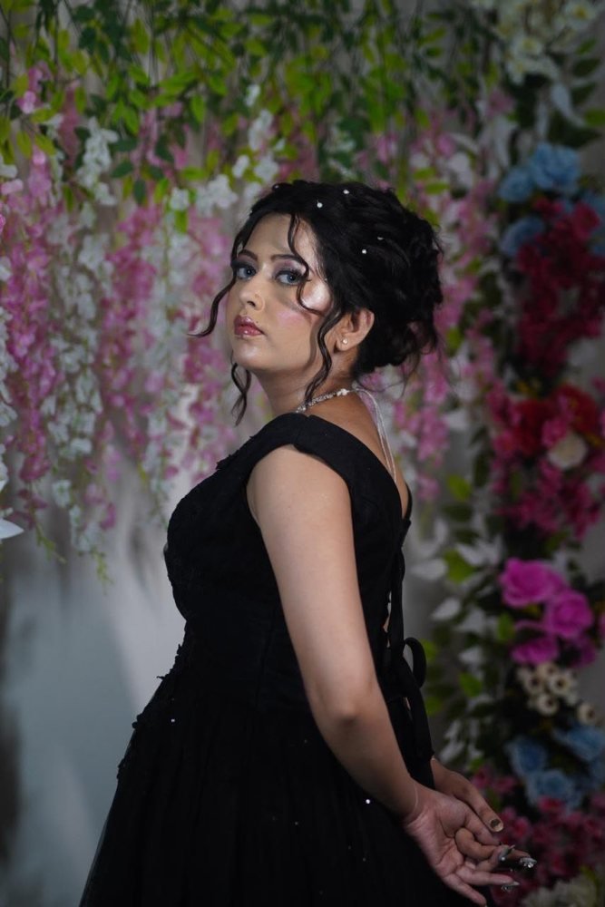 Riya Chauhan gallery photo