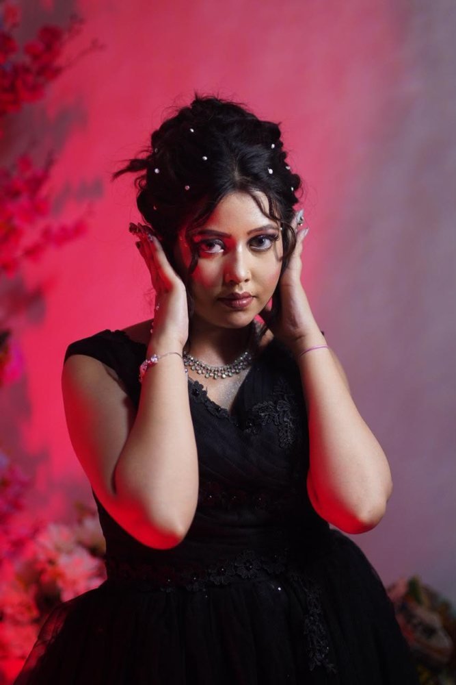 Riya Chauhan gallery photo